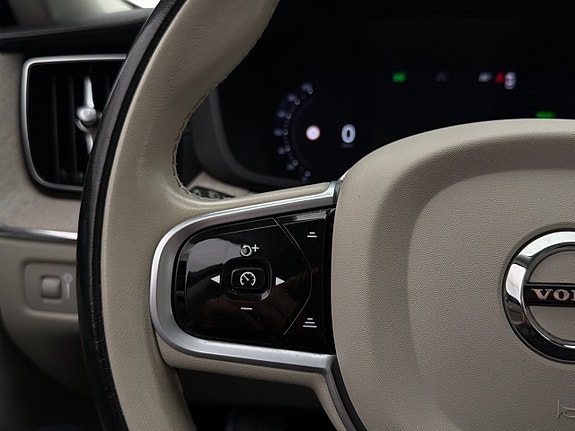 Volvo XC60 16 of 30