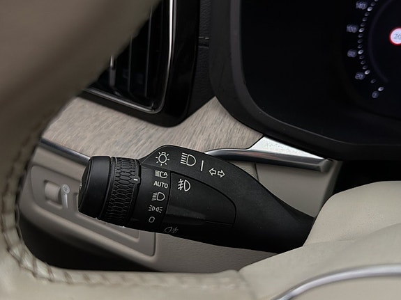 Volvo XC60 15 of 30