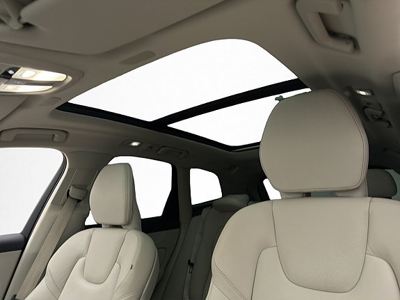 Volvo XC60 12 of 30