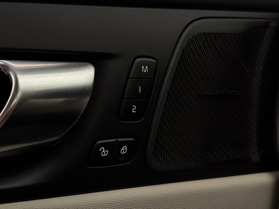 Volvo XC60 13 of 30