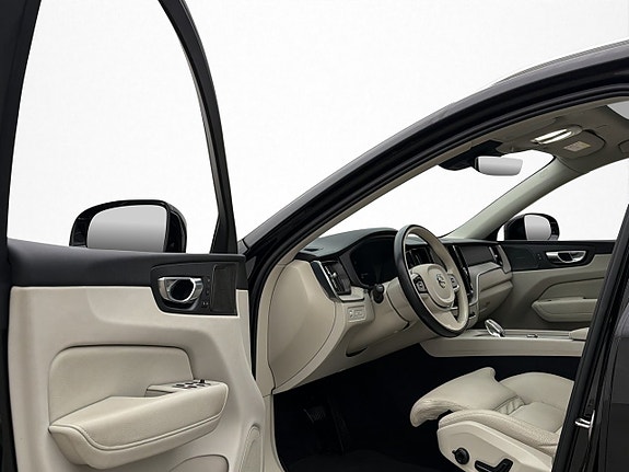 Volvo XC60 10 of 30