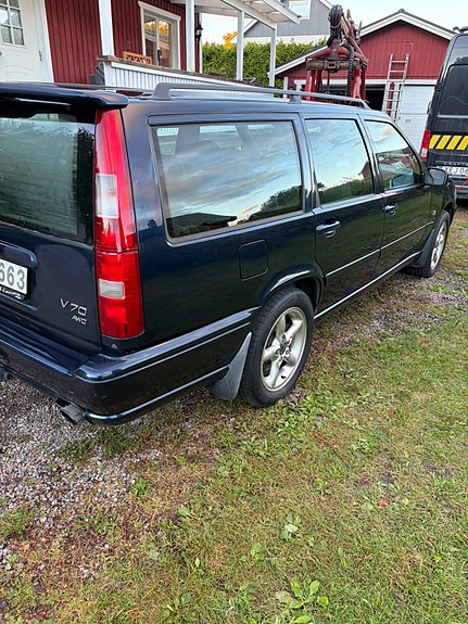 Volvo V70 4 of 11