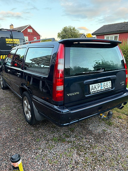 Volvo V70 2 of 11