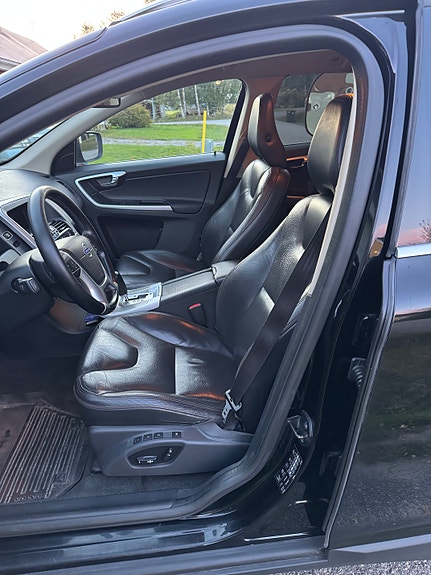 Volvo XC60 6 of 8