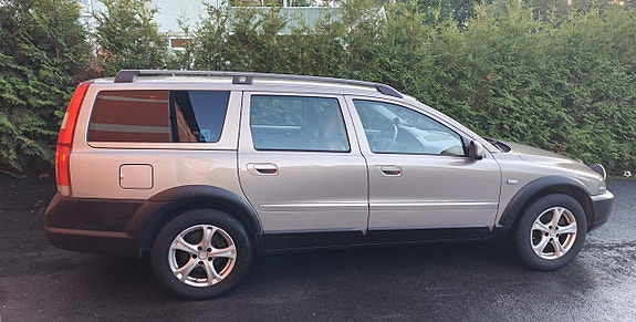 Volvo XC70 2 of 20
