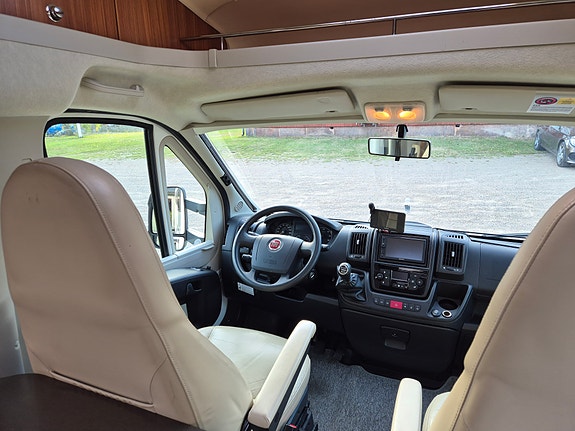 Adria Coral S 670 SL 15 of 22