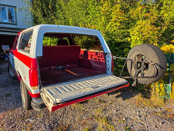 Ford Bronco 3 of 9
