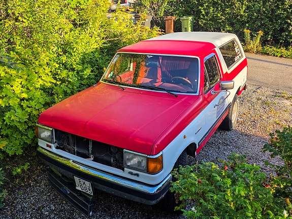 Ford Bronco 4 of 9