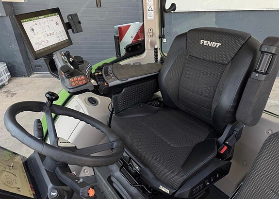 Fendt 724 7 of 9