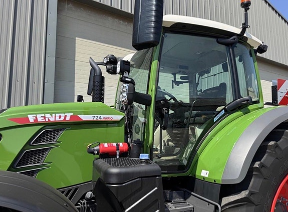 Fendt 724 4 of 9