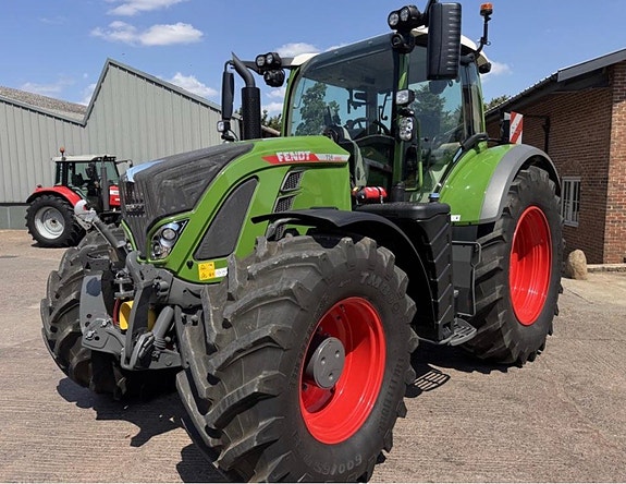 Fendt 724 3 of 9