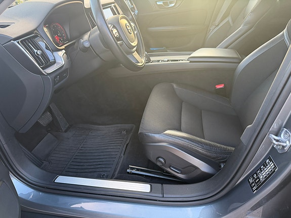 Volvo V60 Cross Country 5 of 7