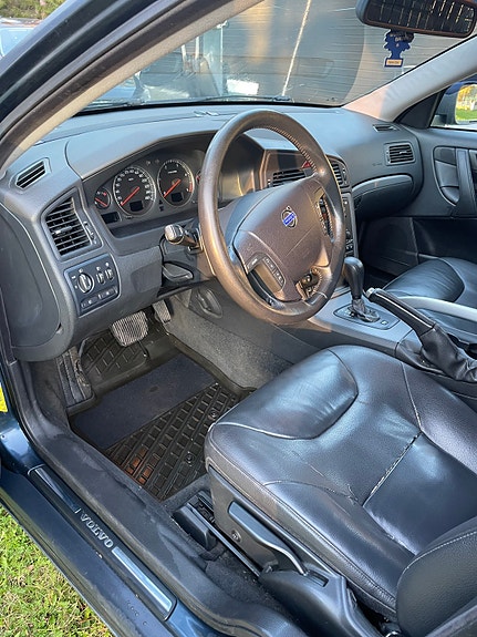 Volvo XC70 7 of 10