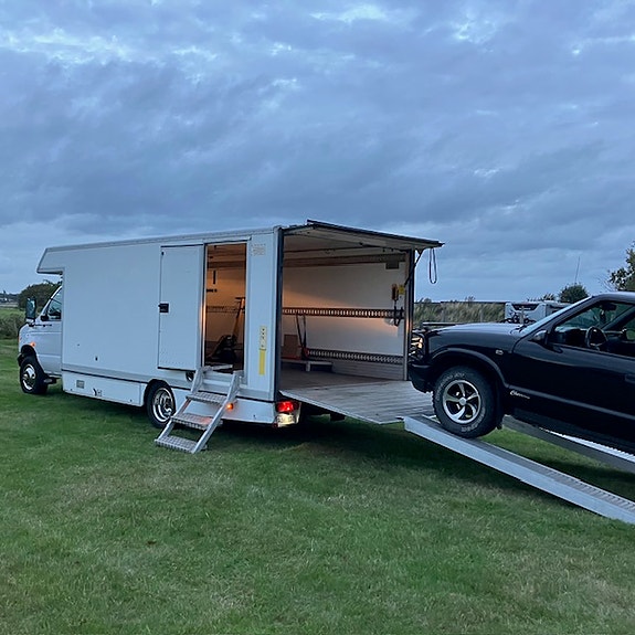 Ford F-450 3 of 12