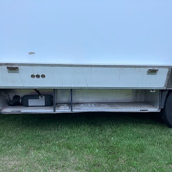 Ford F-450 6 of 12