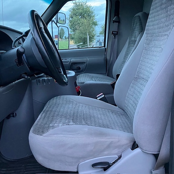 Ford F-450 8 of 12
