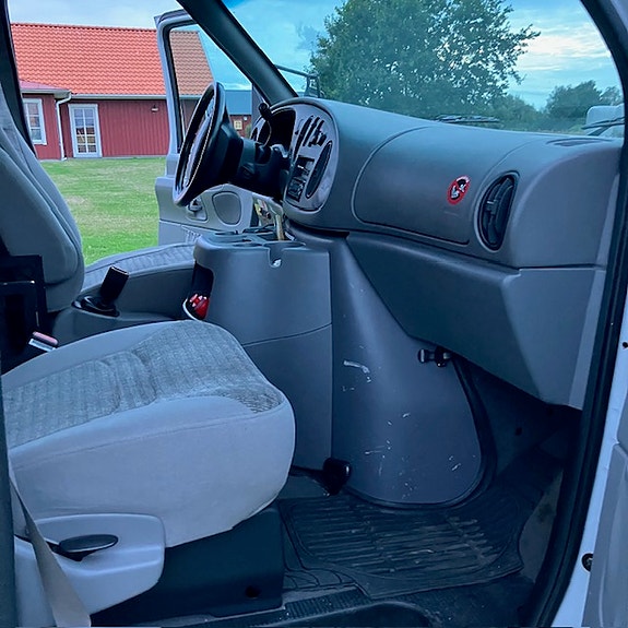 Ford F-450 9 of 12