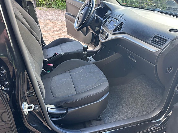 Kia Picanto 14 of 16