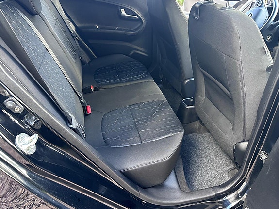 Kia Picanto 13 of 16