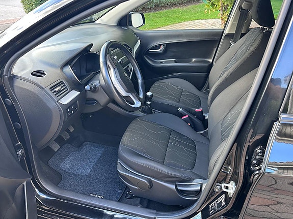 Kia Picanto 10 of 16