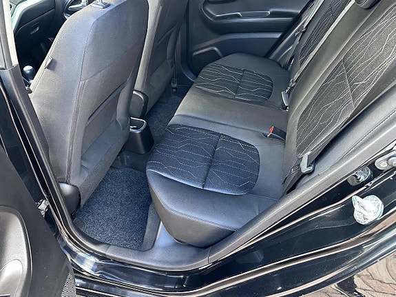 Kia Picanto 11 of 16