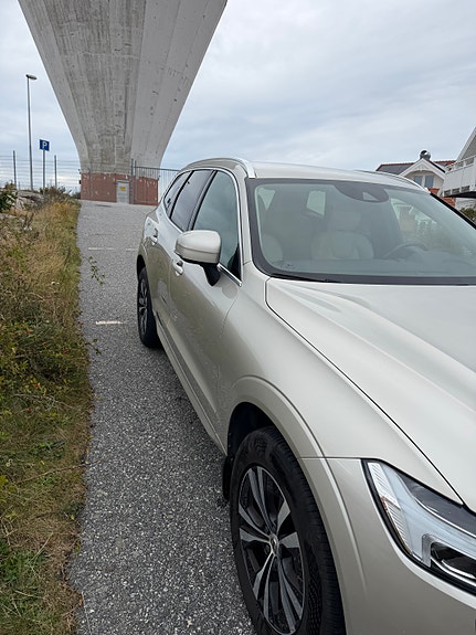 Volvo XC60 2 of 9