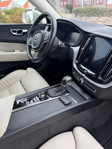 Volvo XC60 5 of 9