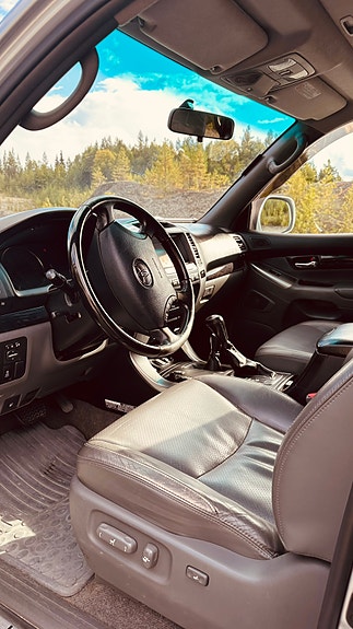 Toyota Land Cruiser 5 of 9