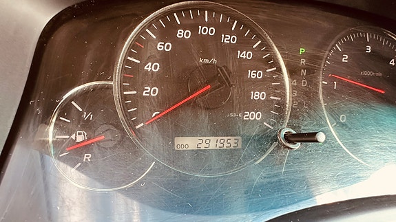 Toyota Land Cruiser 6 of 9