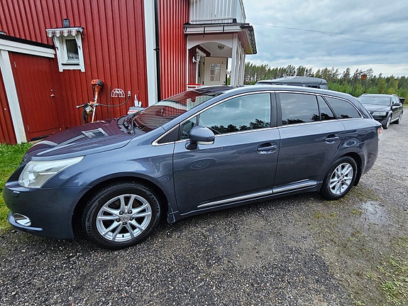 Toyota Avensis 4 of 6
