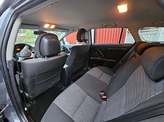 Toyota Avensis 5 of 6