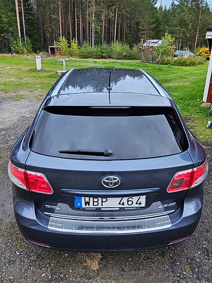 Toyota Avensis 3 of 6