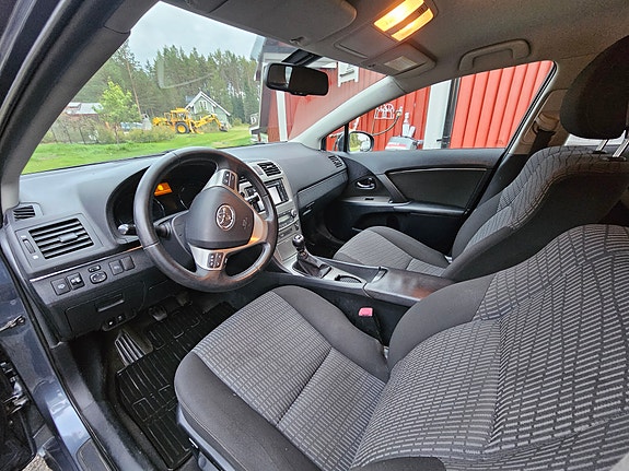 Toyota Avensis 6 of 6