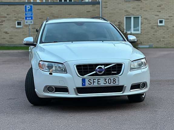 Volvo V70 8 of 9