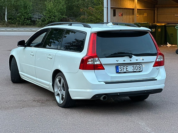 Volvo V70 3 of 9