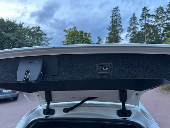 Volvo V70 2 of 9