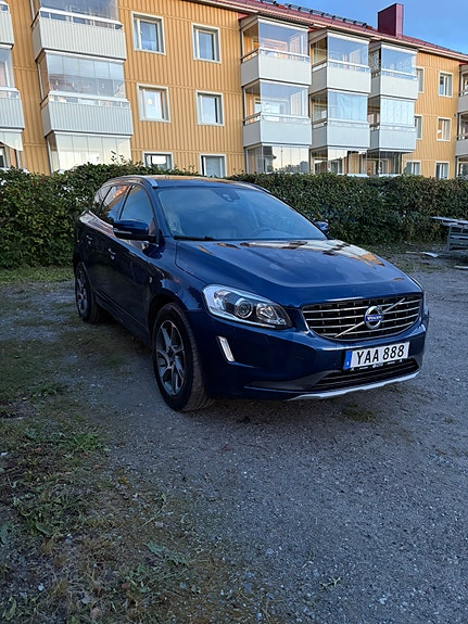 Volvo XC60 2 of 5
