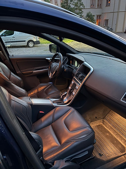 Volvo XC60 4 of 5