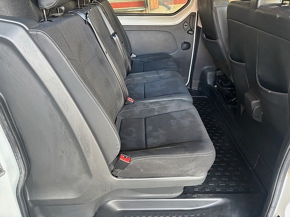 Renault Trafic 11 of 17