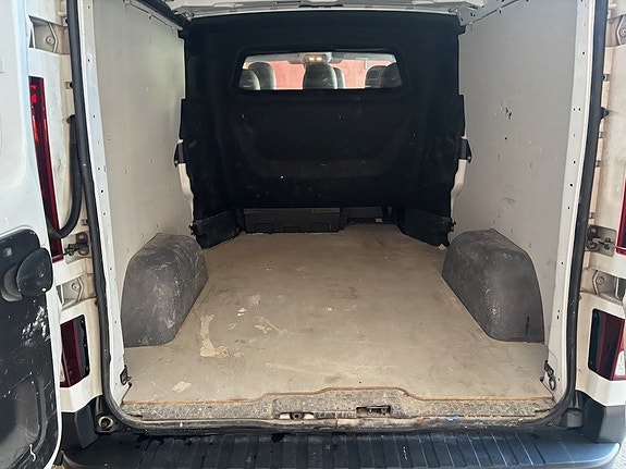Renault Trafic 12 of 17