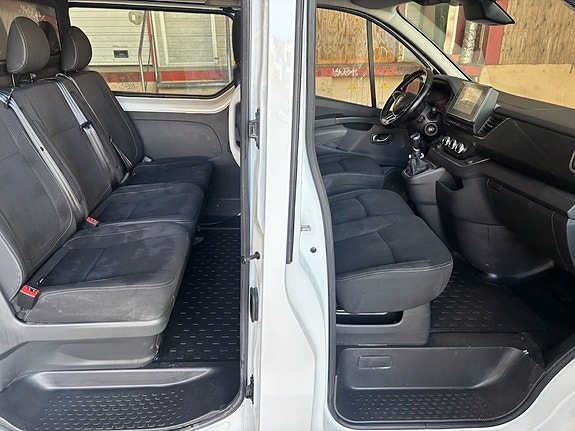 Renault Trafic 9 of 17