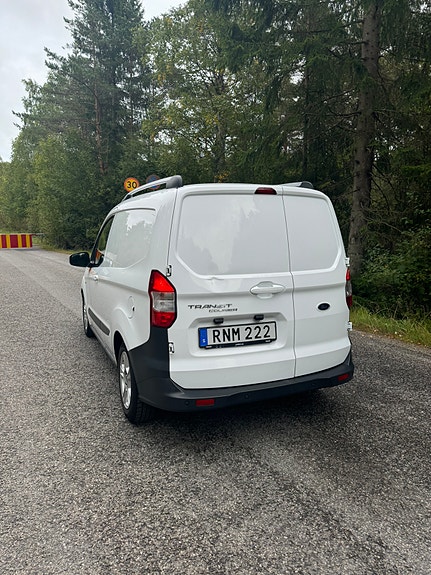 Ford Transit Courier 3 of 11