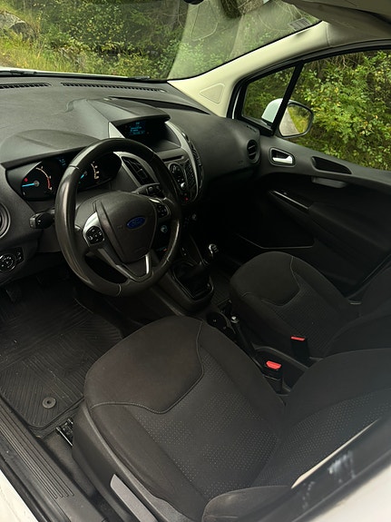 Ford Transit Courier 7 of 11