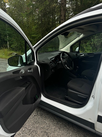 Ford Transit Courier 6 of 11