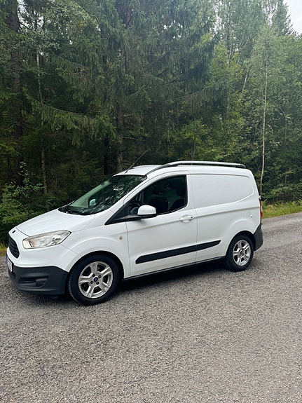Ford Transit Courier 2 of 11