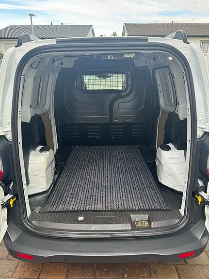 Ford Transit Courier 5 of 11