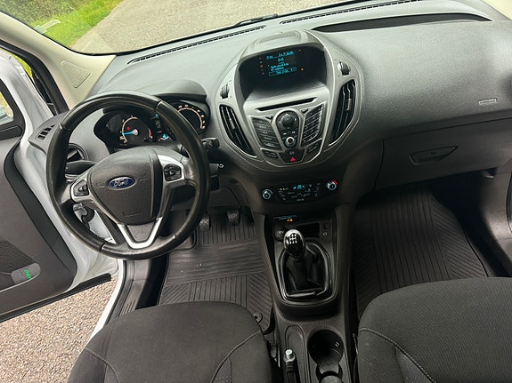 Ford Transit Courier 9 of 11