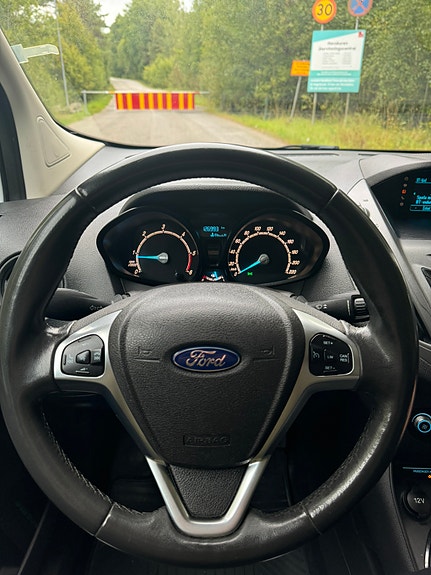 Ford Transit Courier 10 of 11