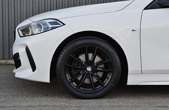 BMW 118i 3 of 7