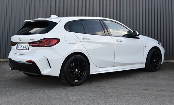 BMW 118i 2 of 7